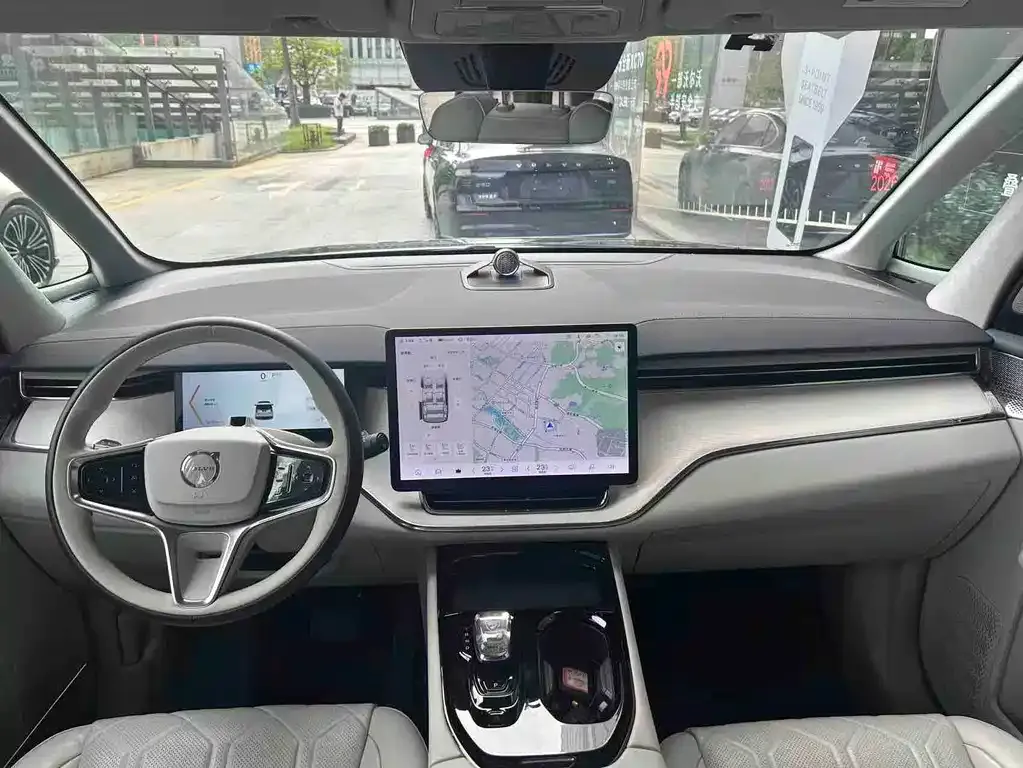 Volvo EM90 2024 из CN, фото 3