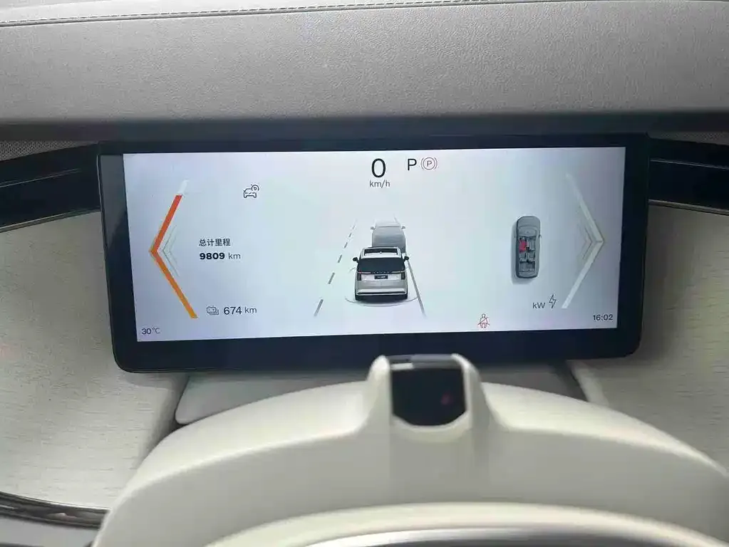 Volvo EM90 2024 из CN, фото 7