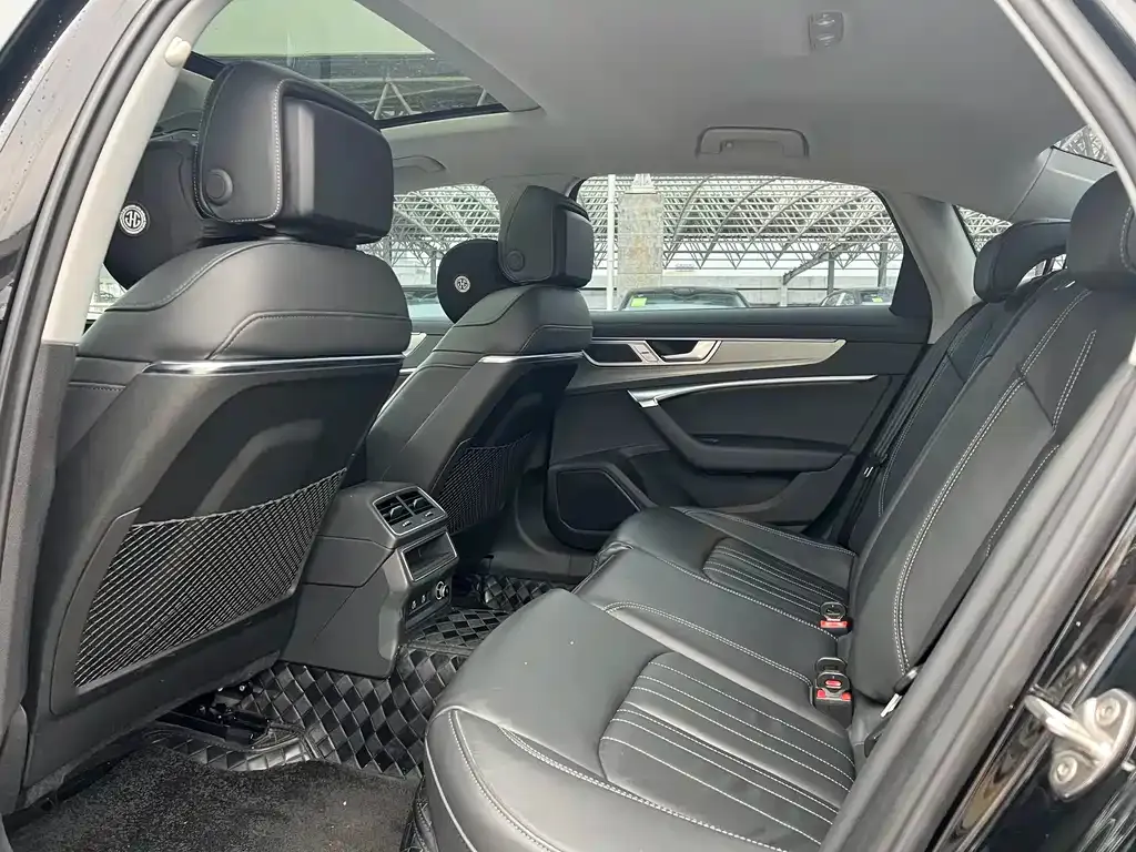 Audi A6L 2023 из CN, фото 3