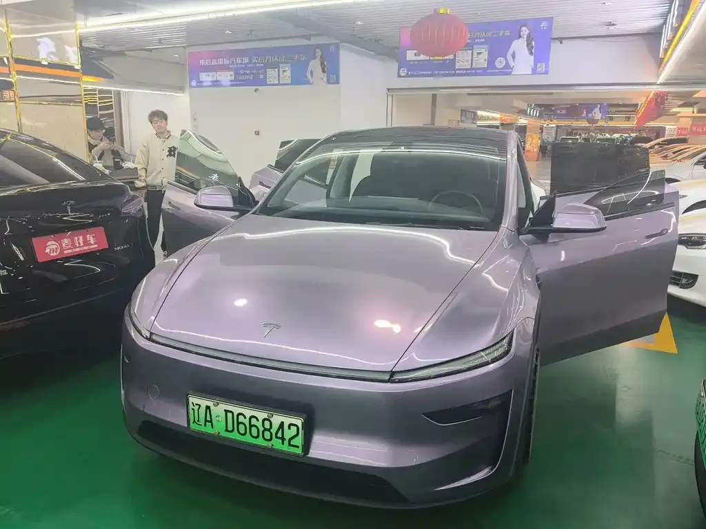 Tesla Model Y — фото 1