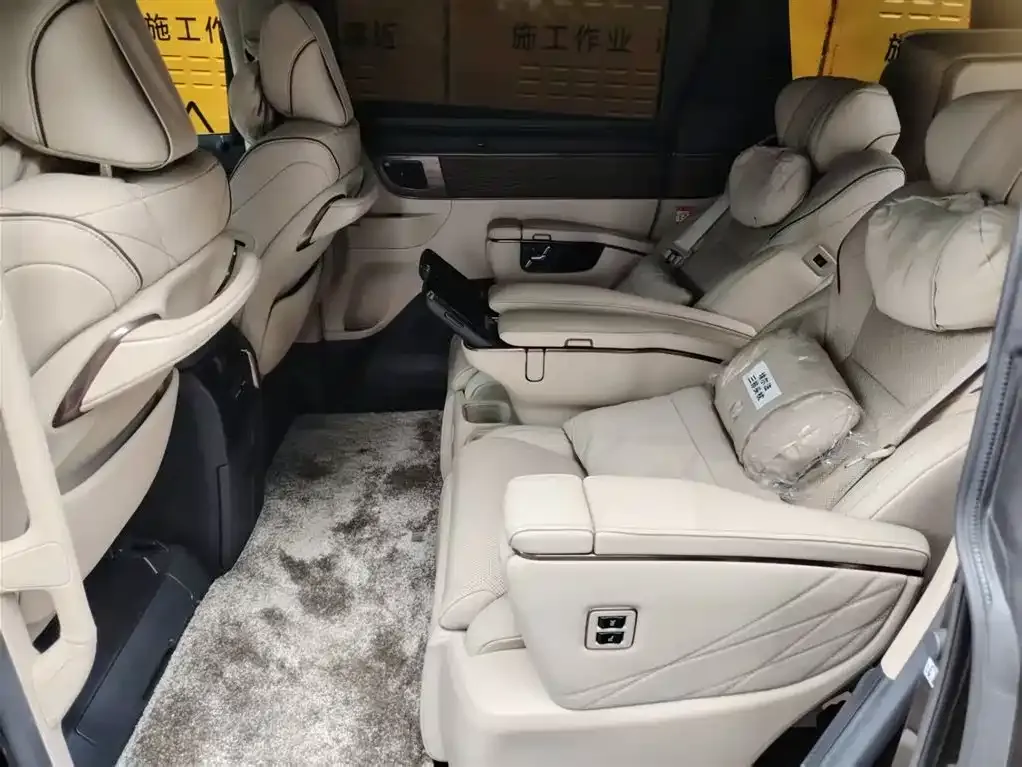 Toyota Alphard — фото 4