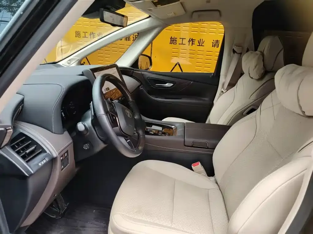 Toyota Alphard — фото 5