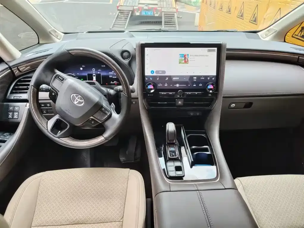 Toyota Alphard — фото 3