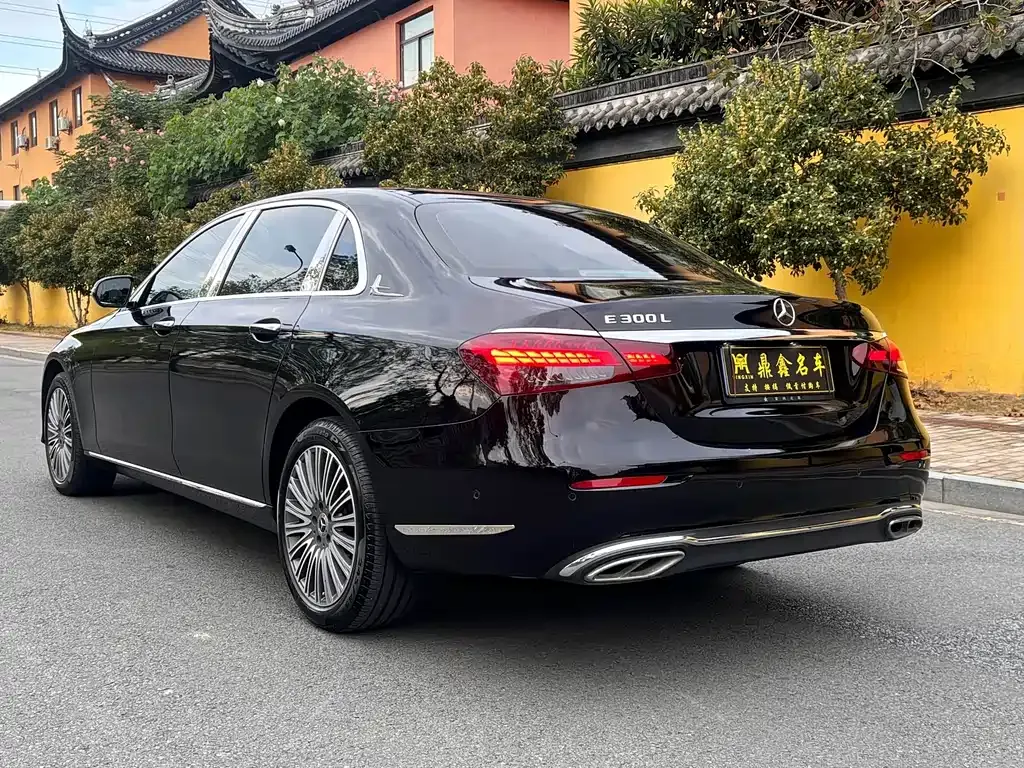 Mercedes-Benz E-Class — фото 10