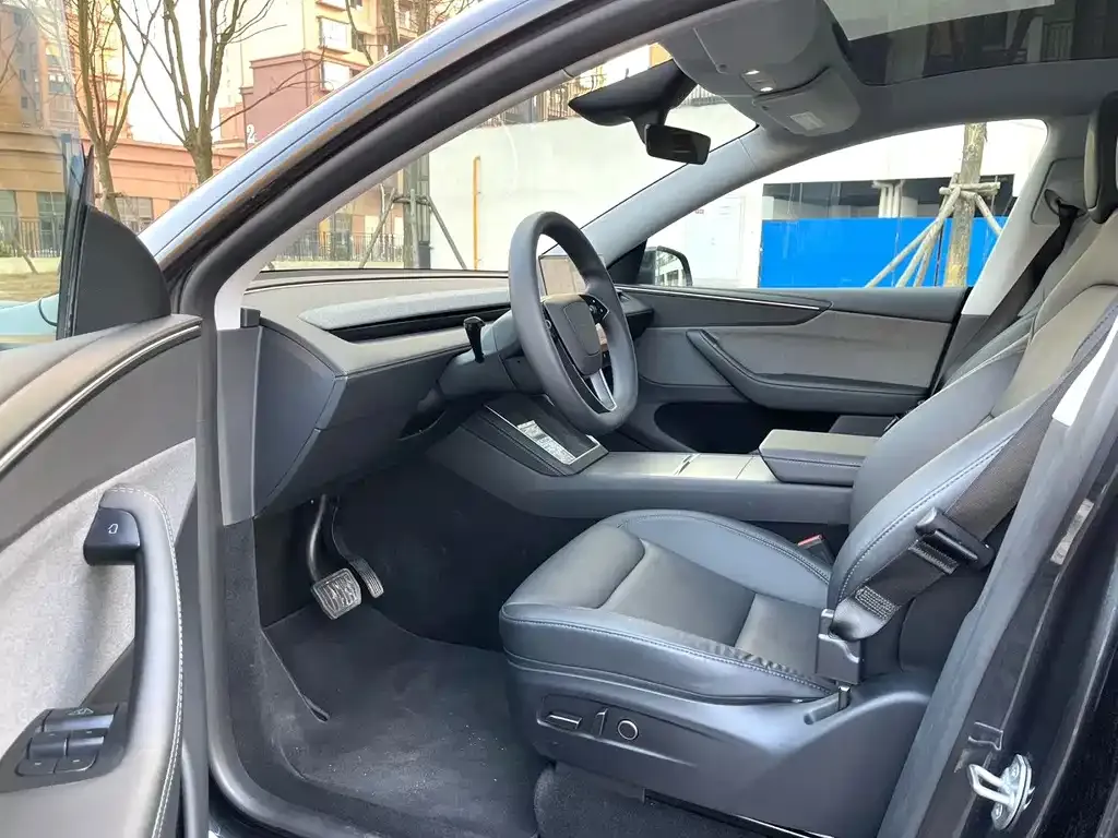 Tesla Model Y — фото 4