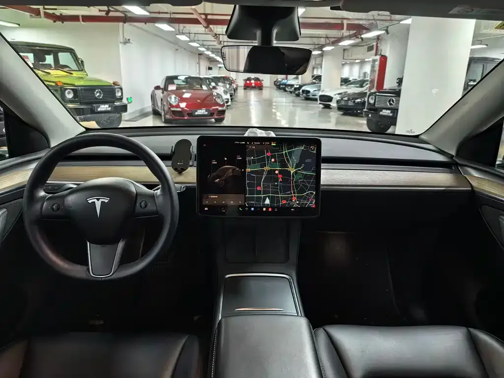 Tesla Model Y — фото 10