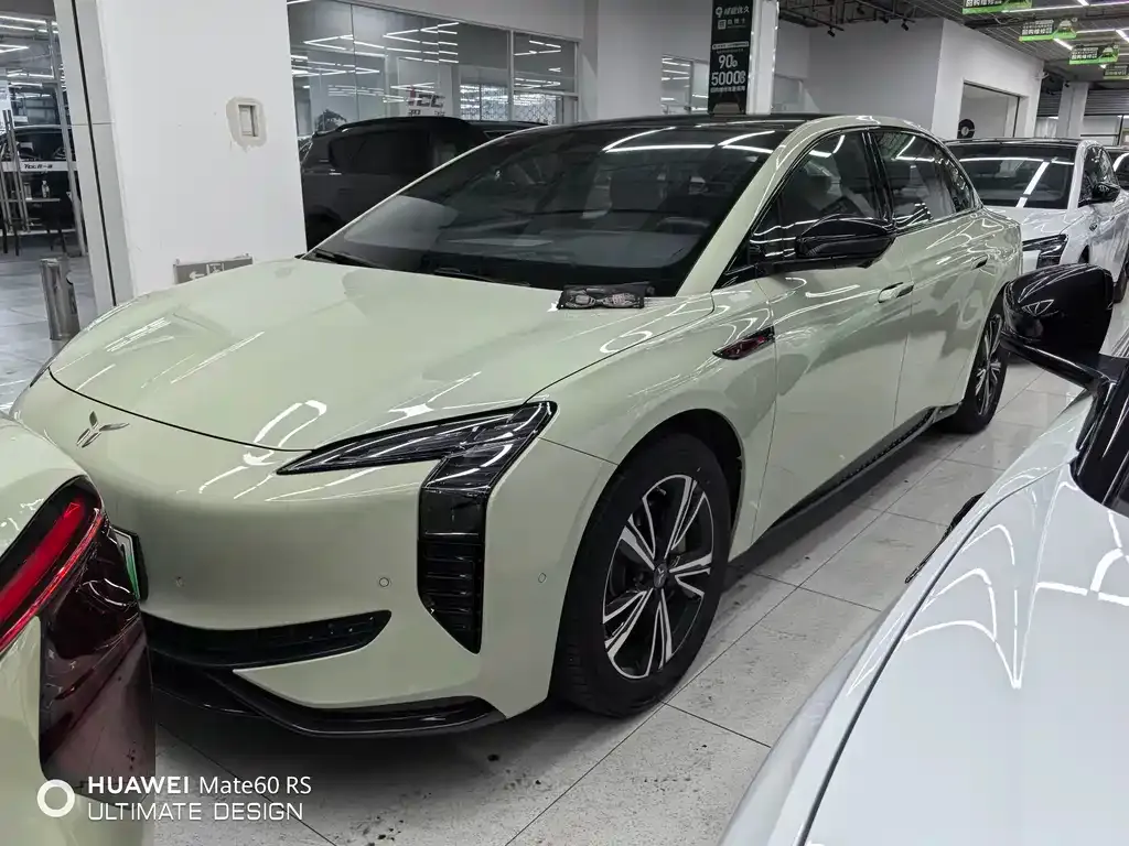 Hongqi EH7