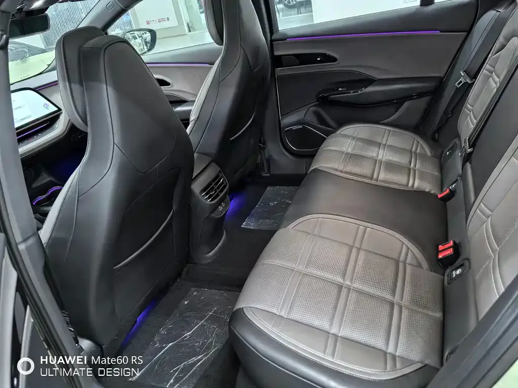 Hongqi EH7 2024 из CN, фото 6