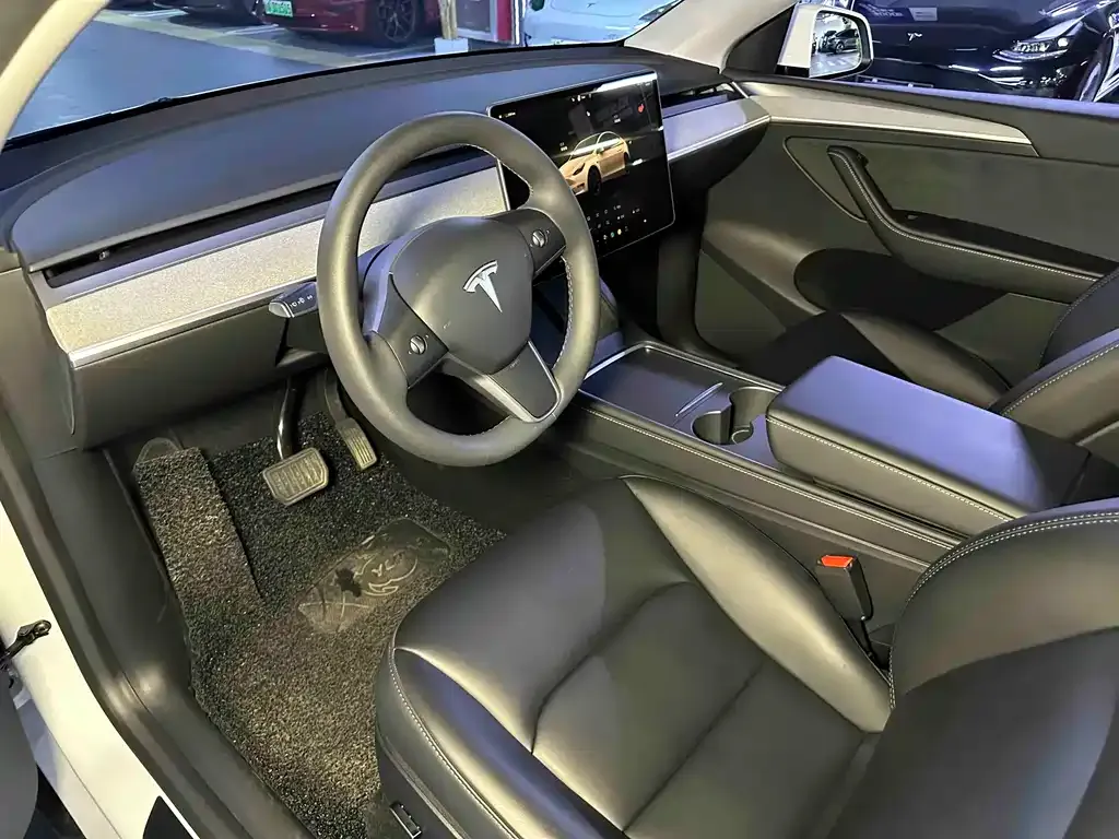 Tesla Model Y — фото 3