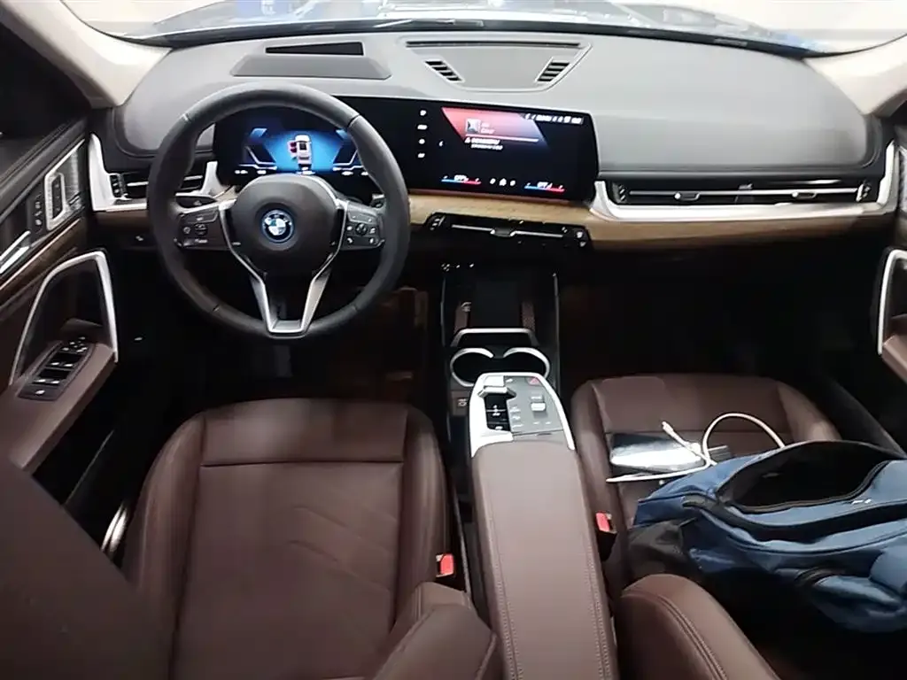 BMW iX1 2024 из CN, фото 5