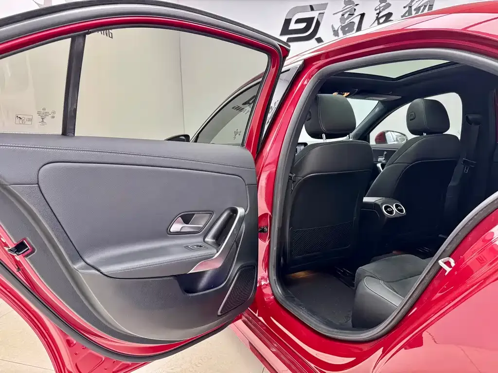 Mercedes-Benz A-Class — фото 10