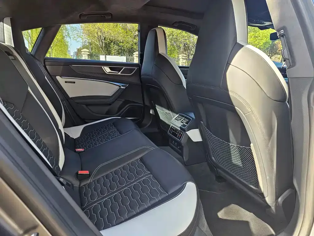 Audi RS 7 2023 из CN, фото 3