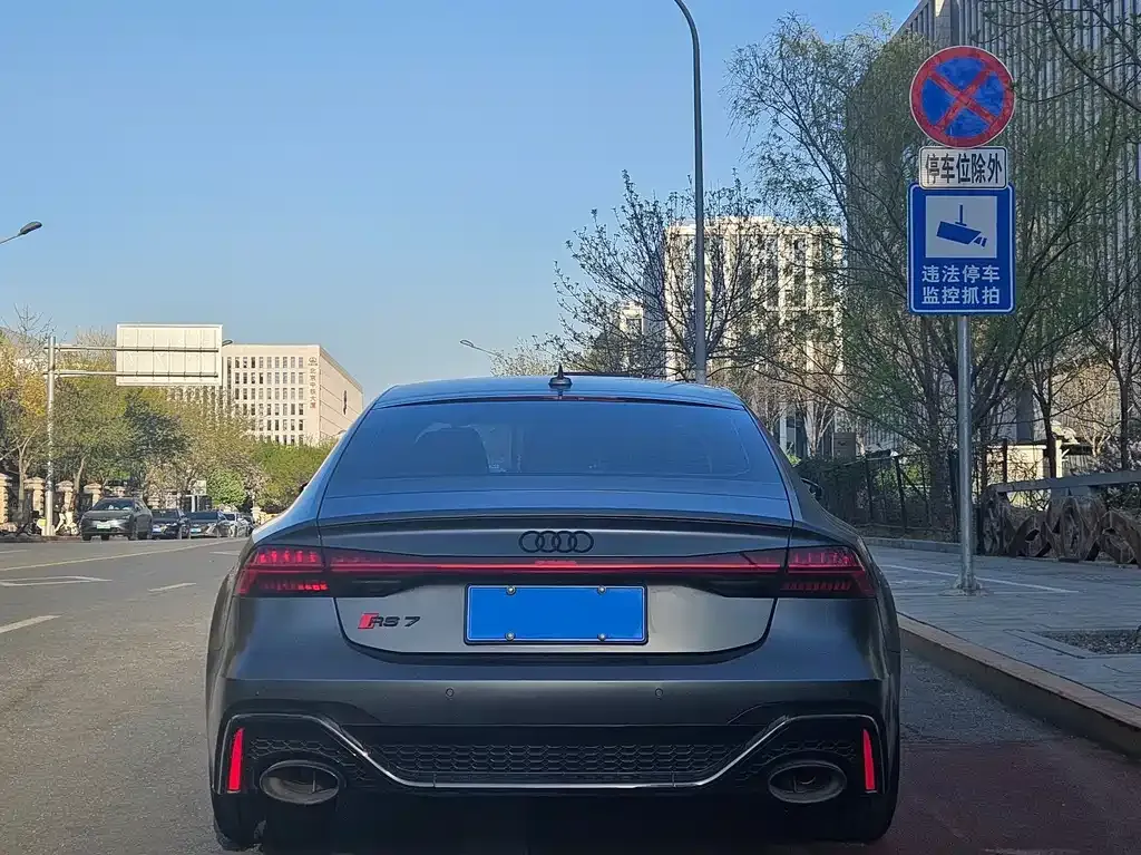 Audi RS 7 2023 из CN, фото 7