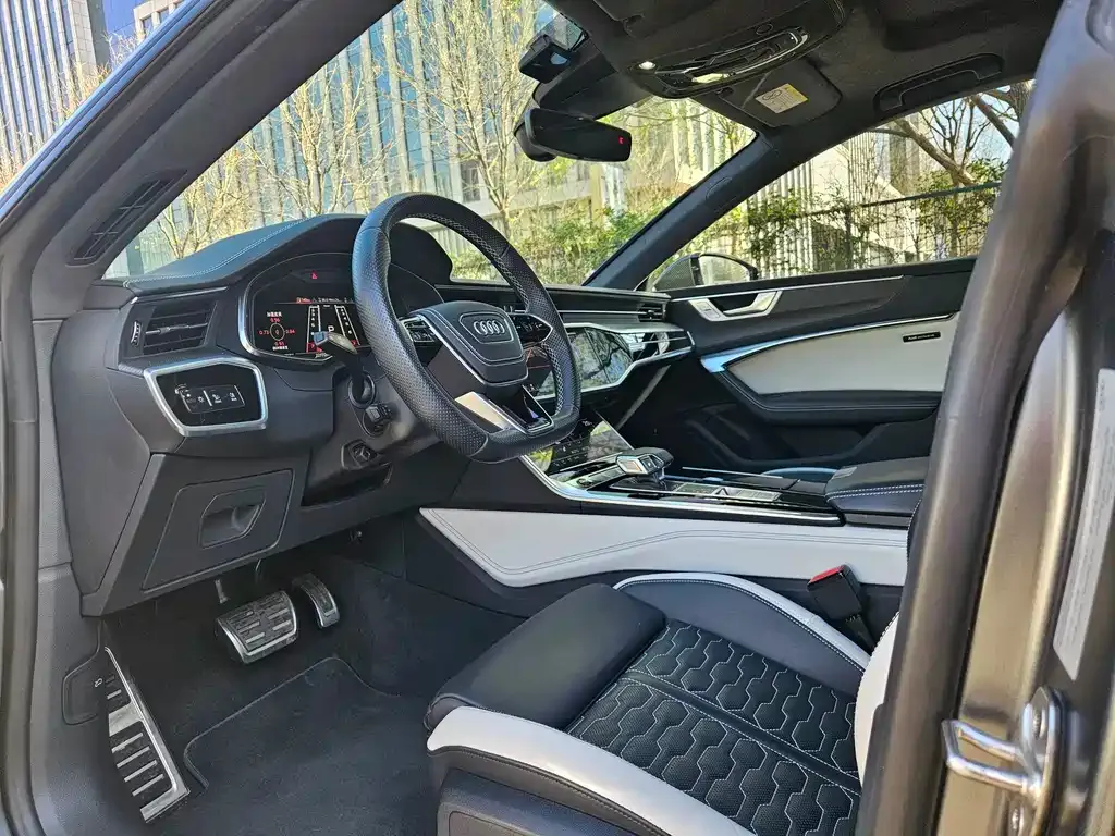 Audi RS 7 2023 из CN, фото 4
