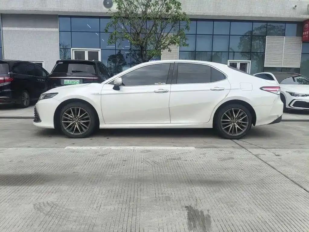 Toyota Camry — фото 6