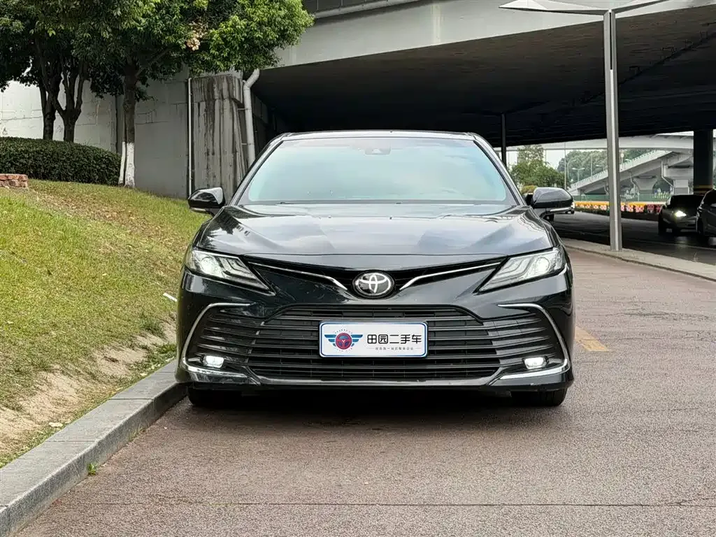 Toyota Camry — фото 10