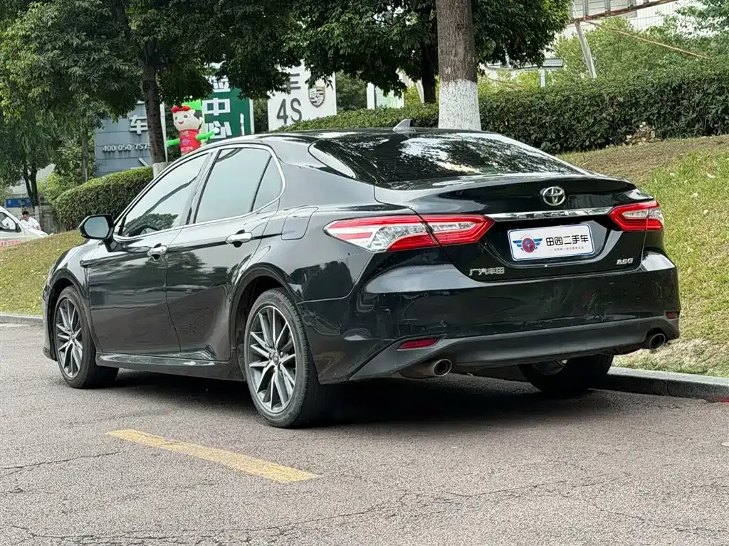 Toyota Camry — фото 7