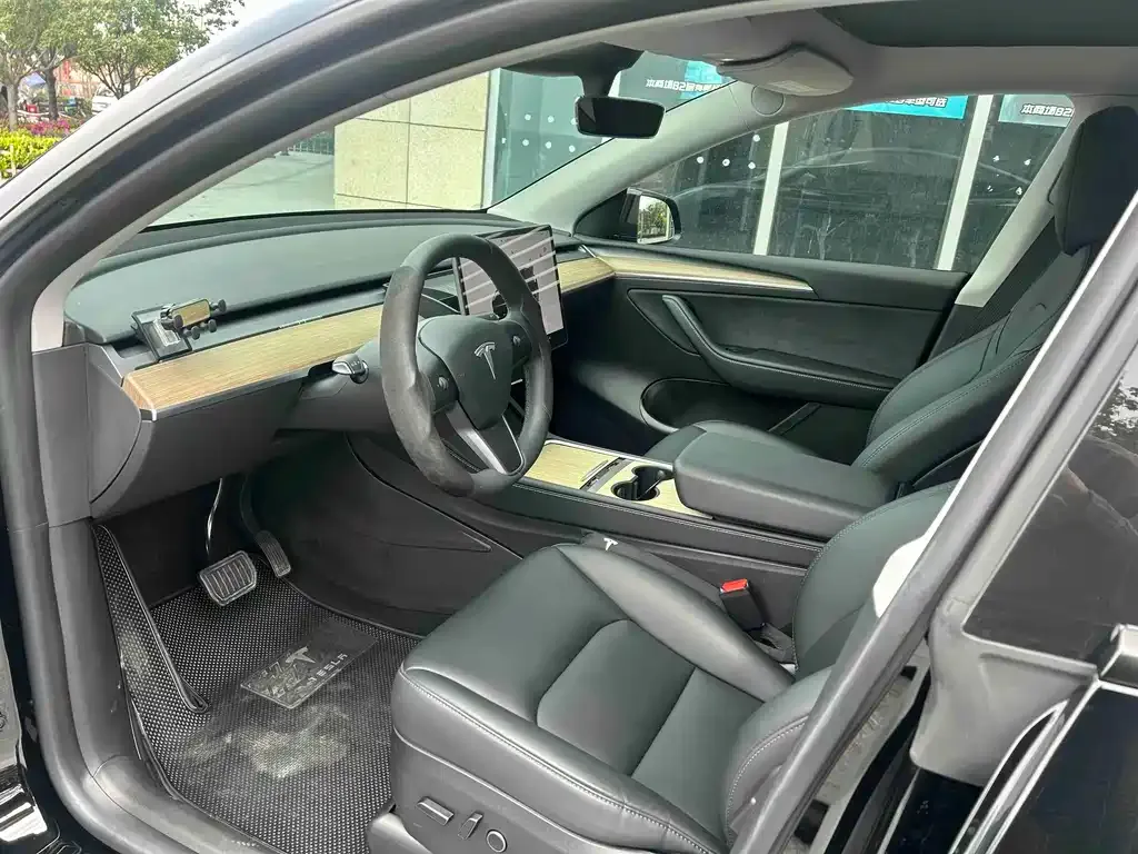 Tesla Model Y — фото 3