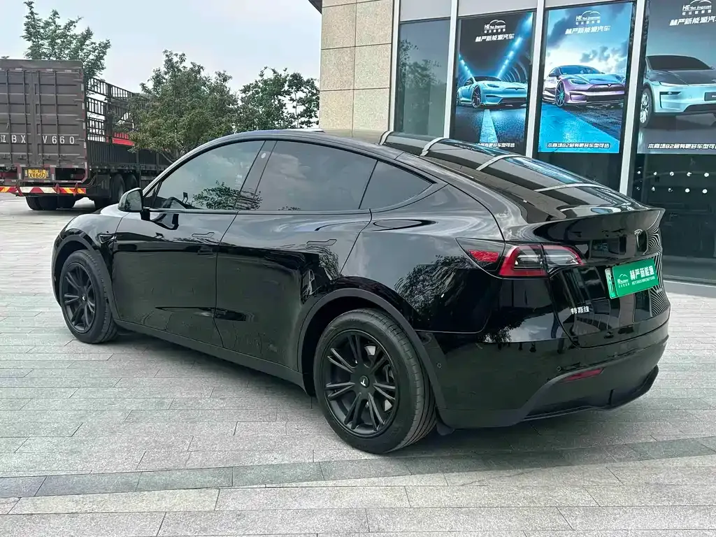 Tesla Model Y — фото 5