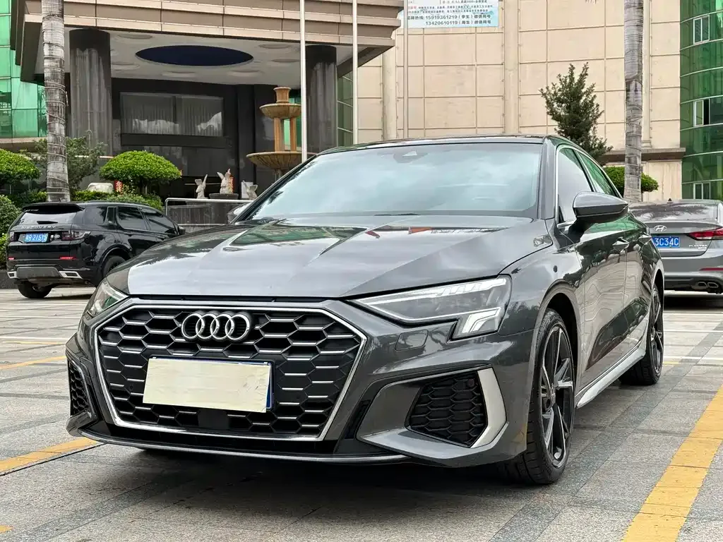 Audi A3 — фото 1