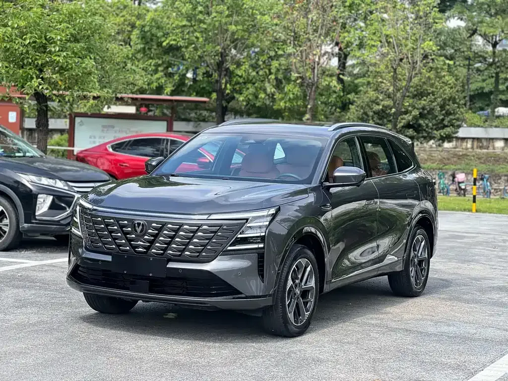 Changan CS75PLUS — фото 1