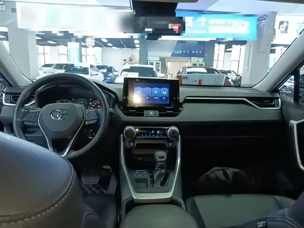 Toyota RAV4 — фото 3