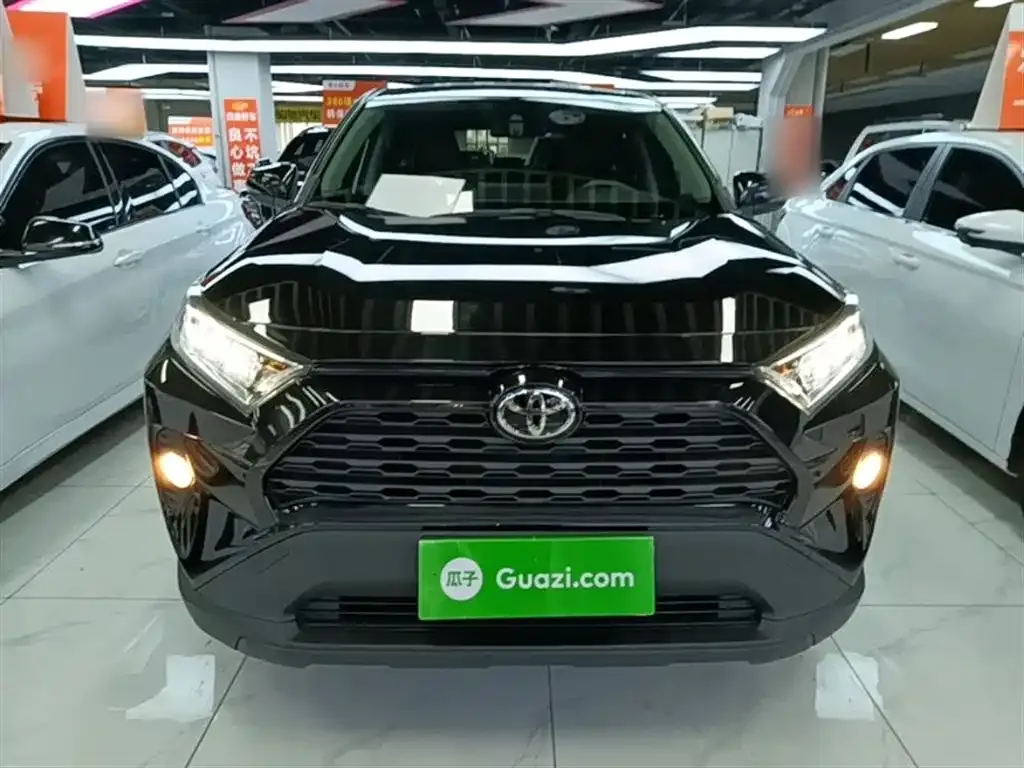 Toyota RAV4 — фото 8