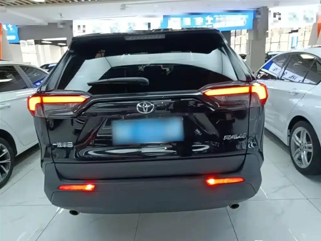 Toyota RAV4 — фото 4