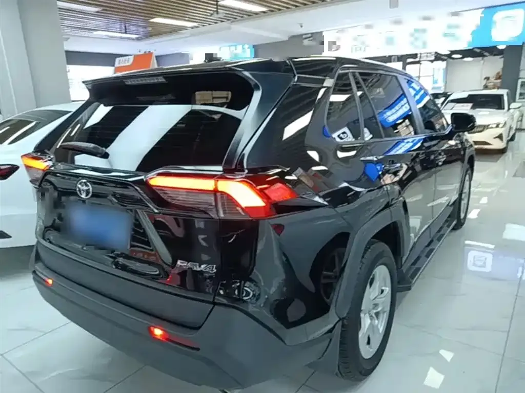 Toyota RAV4 — фото 9