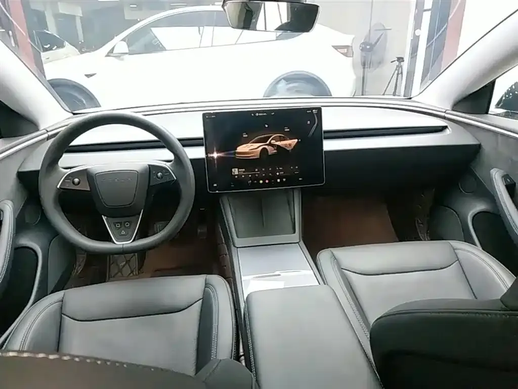 Tesla Model 3 — фото 2