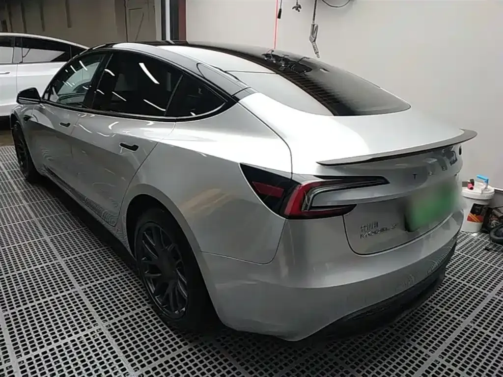 Tesla Model 3 — фото 4
