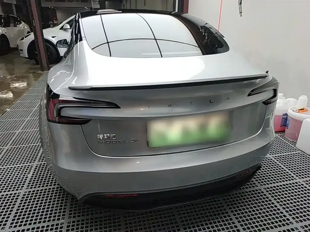 Tesla Model 3 — фото 7