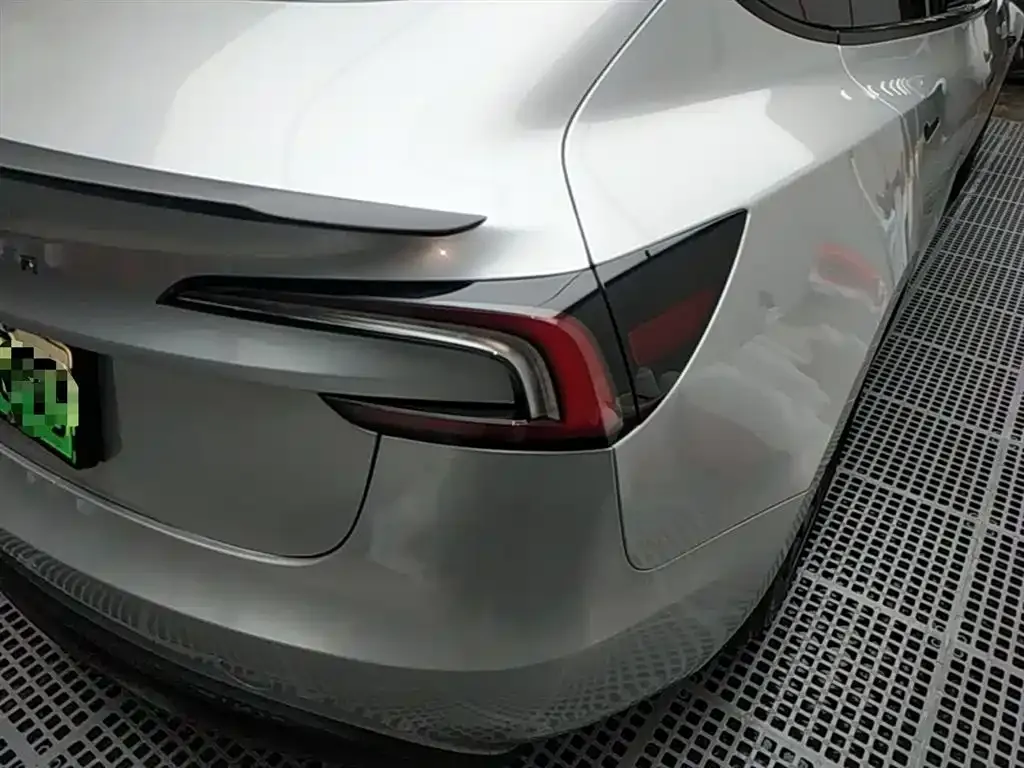 Tesla Model 3 — фото 3
