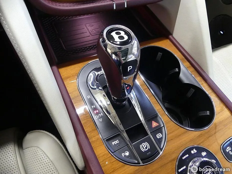 Bentley Bentayga 2022 из KR, фото 2
