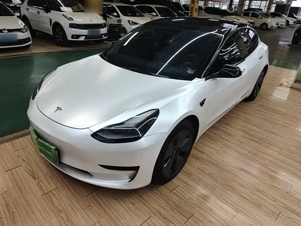 Tesla Model 3 — фото 4