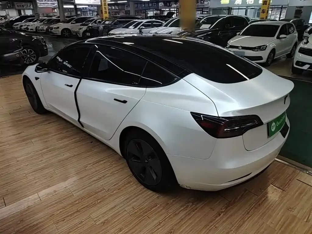 Tesla Model 3 — фото 10
