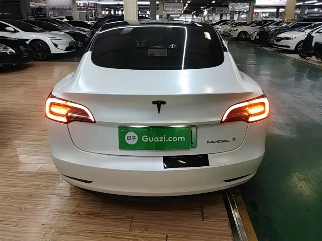 Tesla Model 3 — фото 9