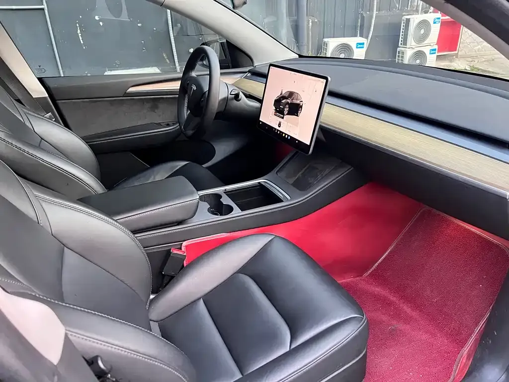 Tesla Model Y — фото 9