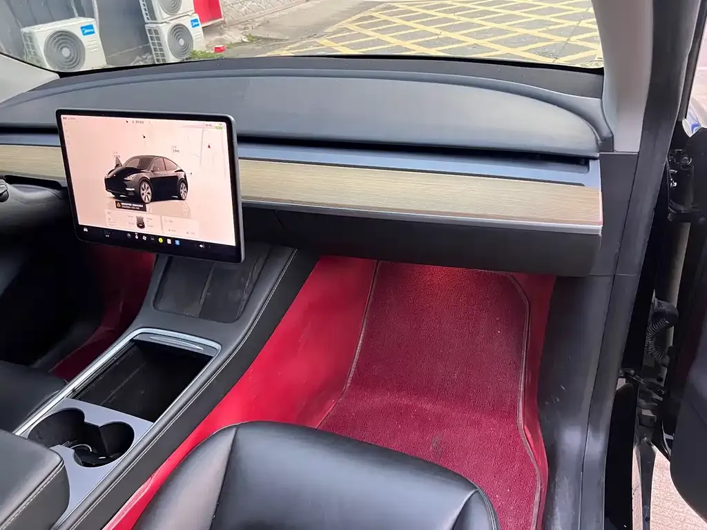 Tesla Model Y — фото 5