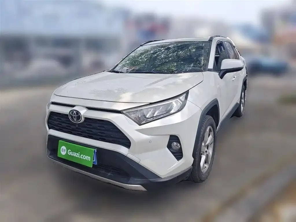 Toyota RAV4 — фото 1