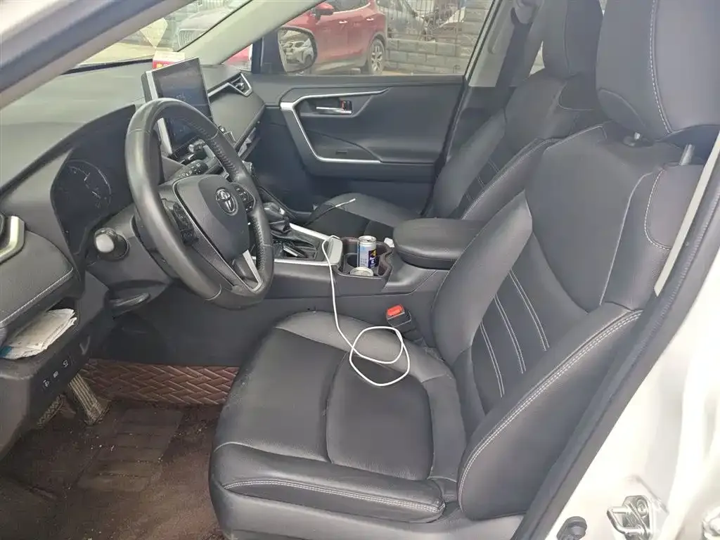 Toyota RAV4 — фото 5