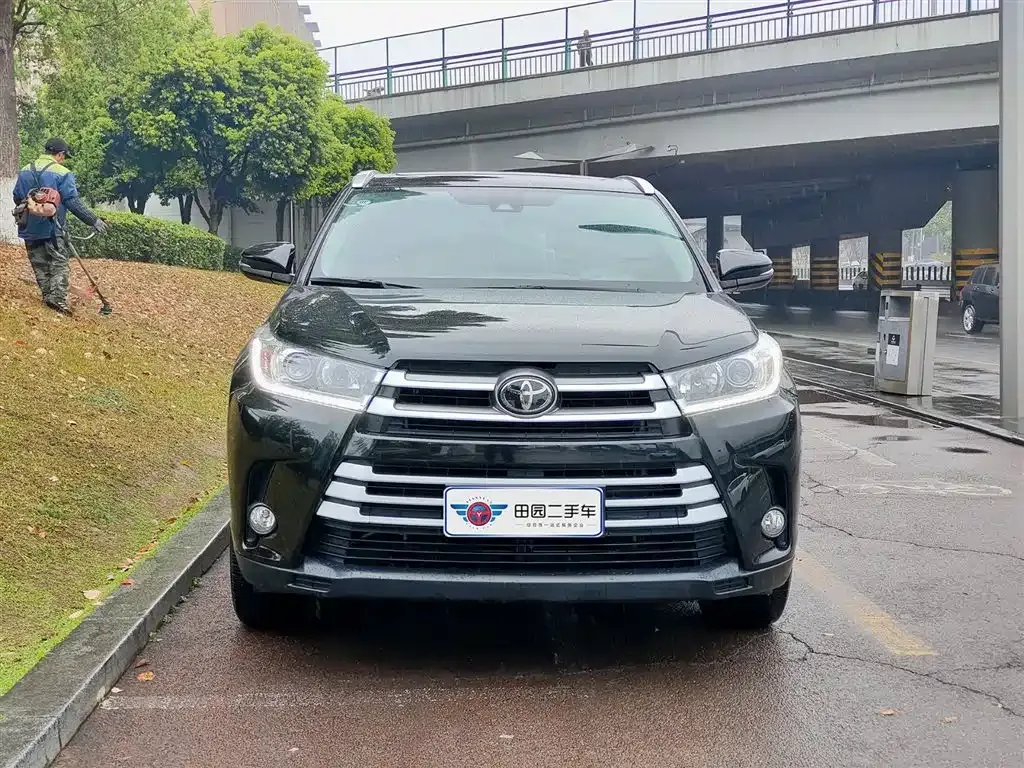 Toyota Highlander — фото 10