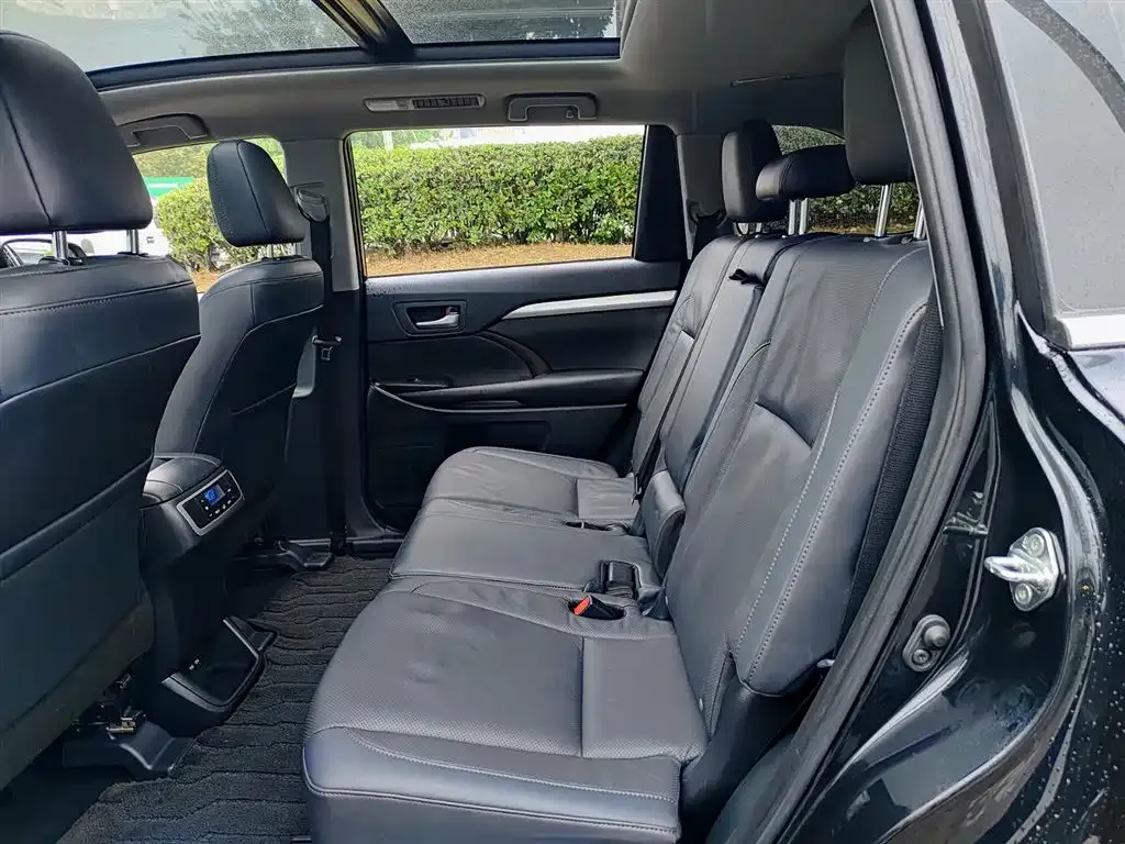 Toyota Highlander — фото 4