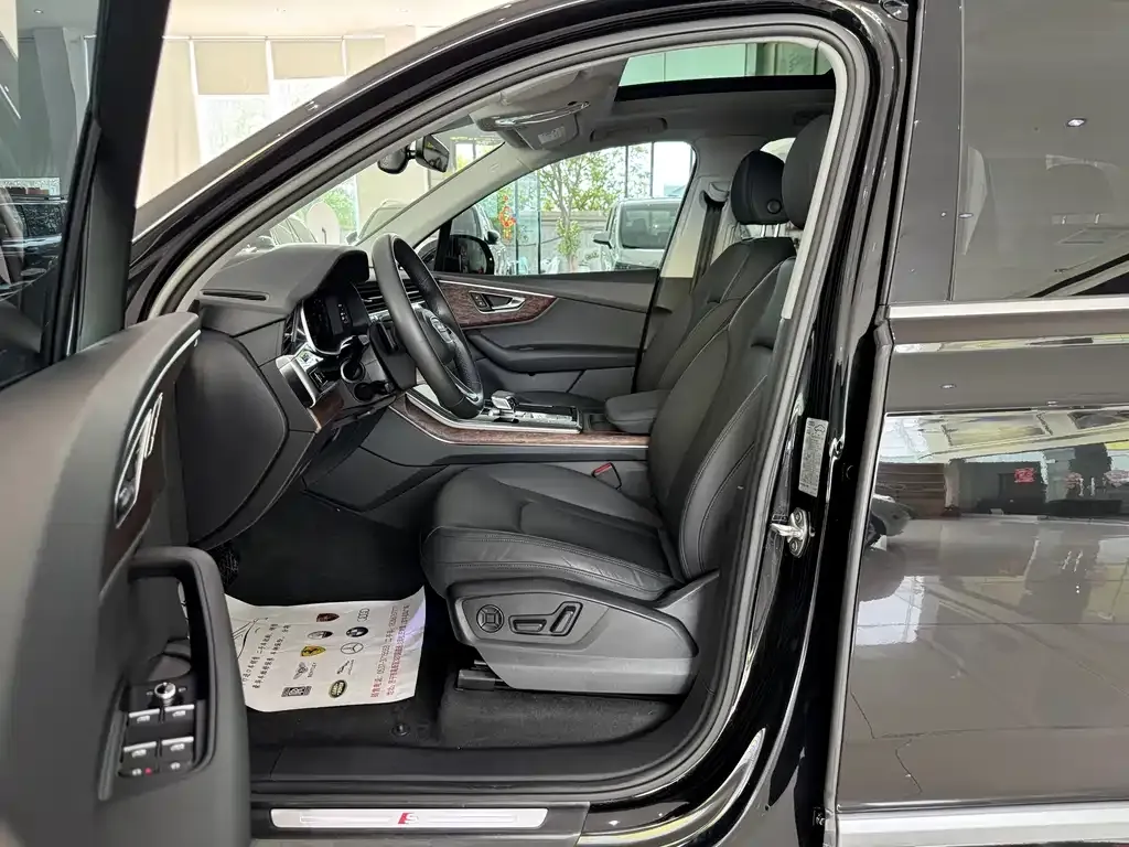 Audi Q7 2021 из CN, фото 2