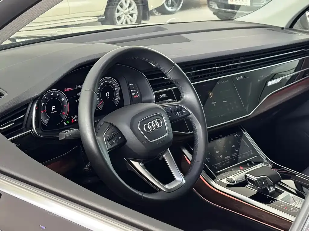 Audi Q7 2021 из CN, фото 3