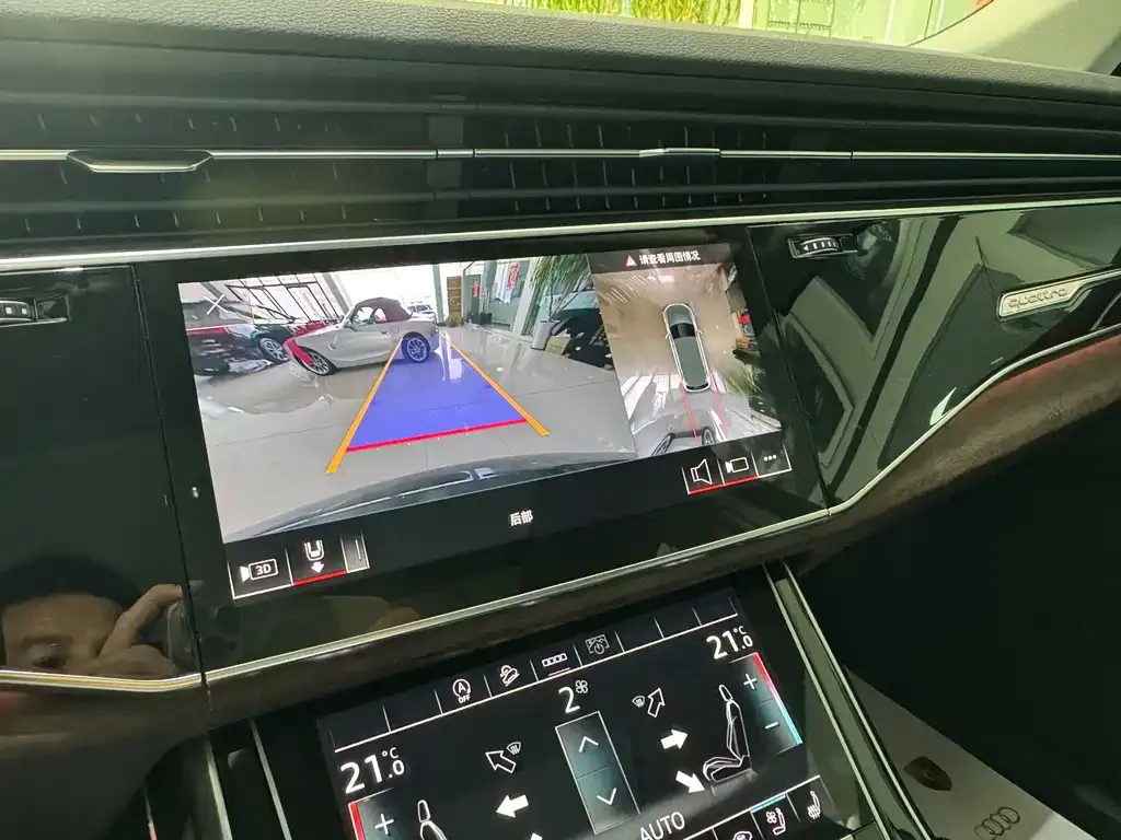 Audi Q7 2021 из CN, фото 4