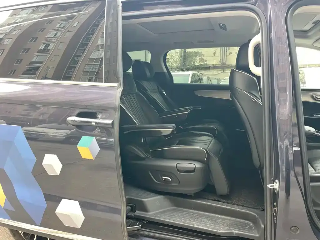 Roewe iMAX8 2022 из CN, фото 3