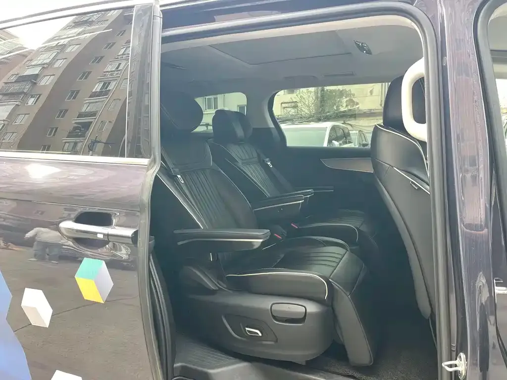 Roewe iMAX8 2022 из CN, фото 4