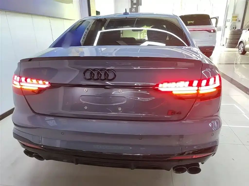 Audi A4L — фото 3