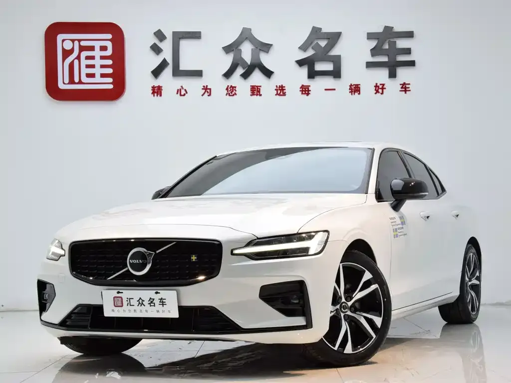 Volvo S60 — фото 1